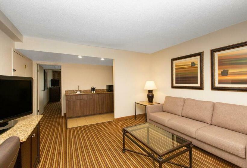 هتل Aksarben Suites, A Trademark Collection