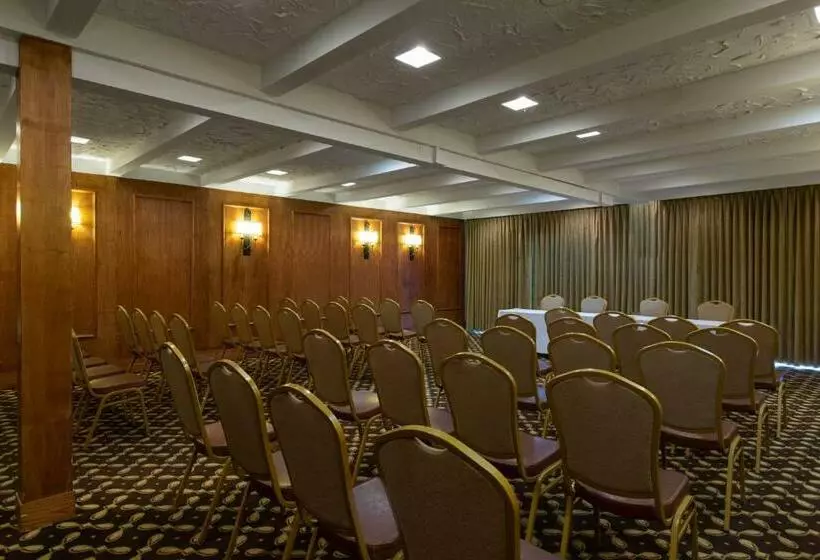 ホテル Aksarben Suites, A Trademark Collection