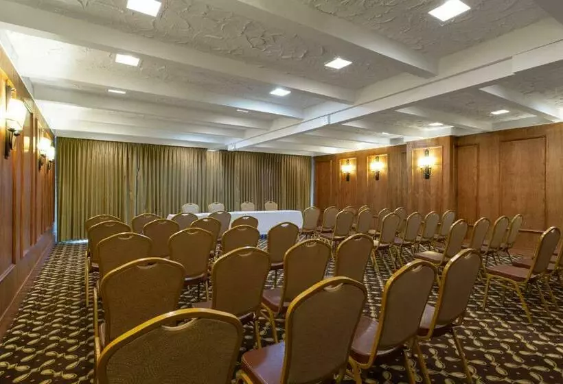 ホテル Aksarben Suites, A Trademark Collection