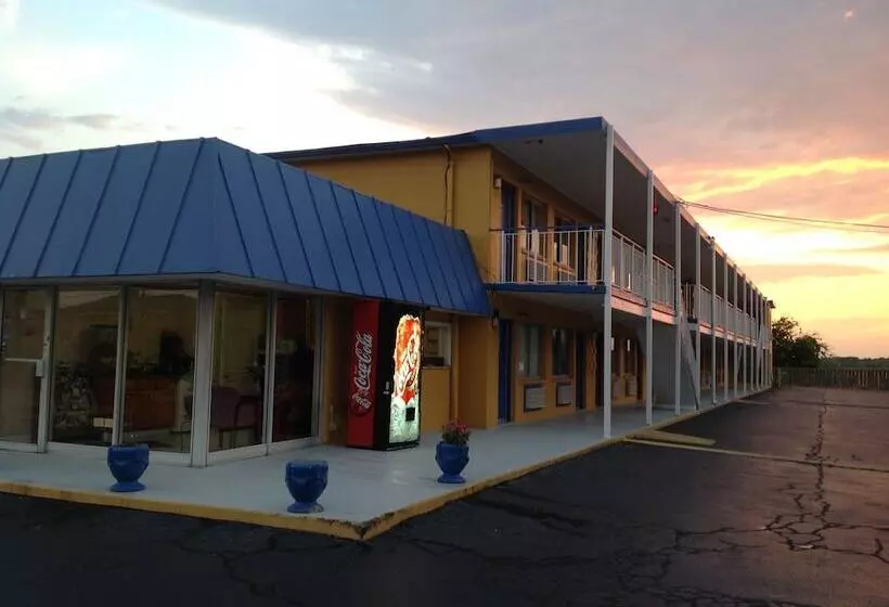 Szálloda Belmont Inn And Suites