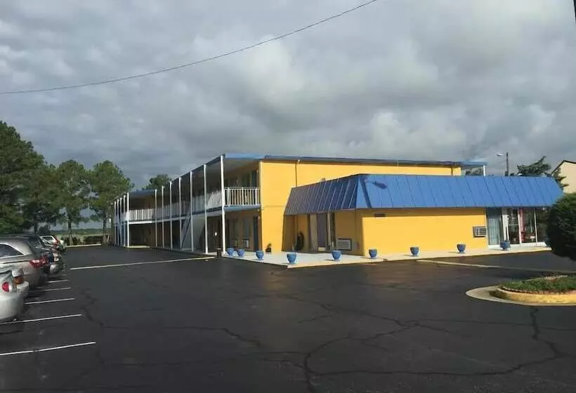 Szálloda Belmont Inn And Suites