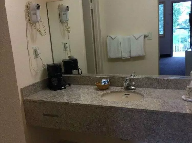 Szálloda Belmont Inn And Suites