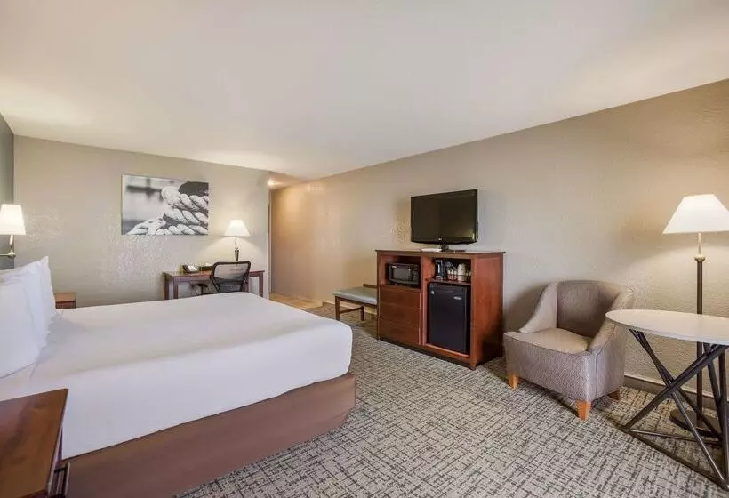 Отель Best Western Harbour Pointe Lakefront