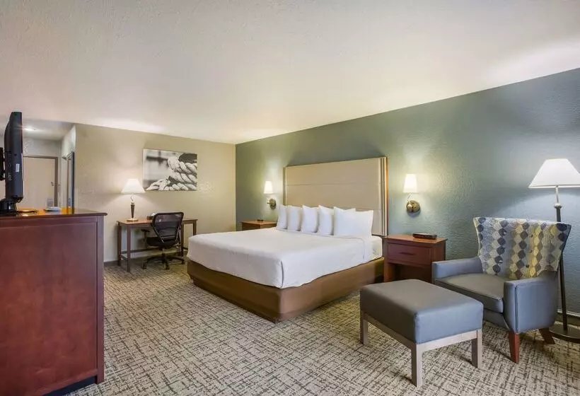 Отель Best Western Harbour Pointe Lakefront