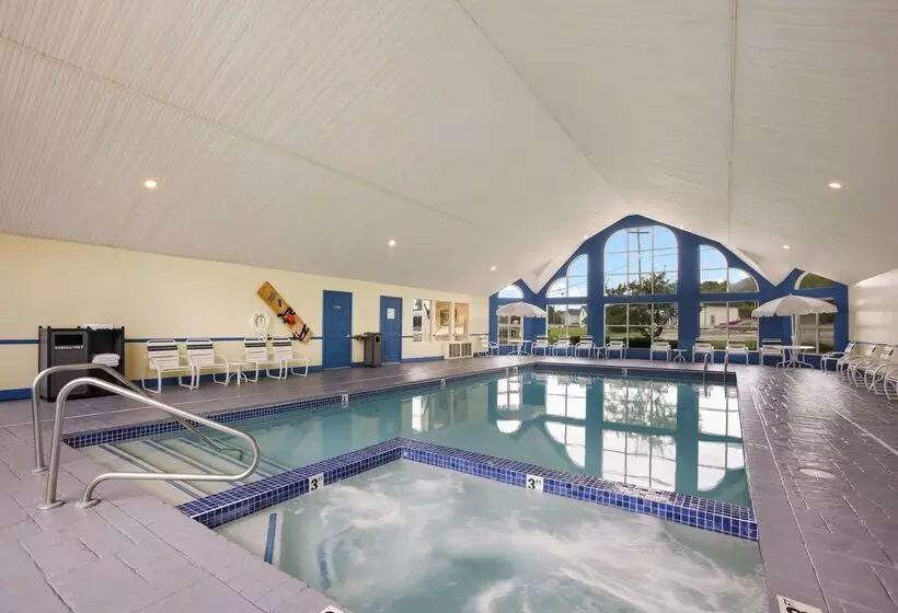 Отель Best Western Harbour Pointe Lakefront