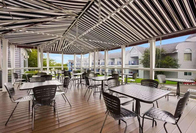 Отель Best Western Harbour Pointe Lakefront