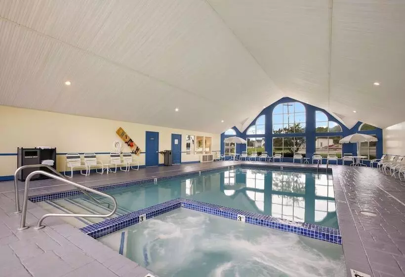 Отель Best Western Harbour Pointe Lakefront