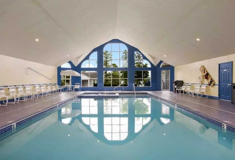 Отель Best Western Harbour Pointe Lakefront