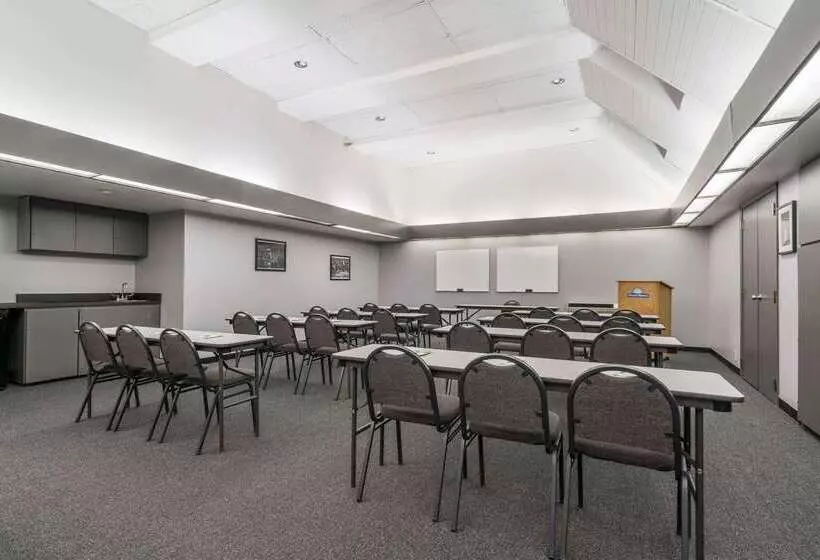 Days Hotel By Wyndham University Ave Se