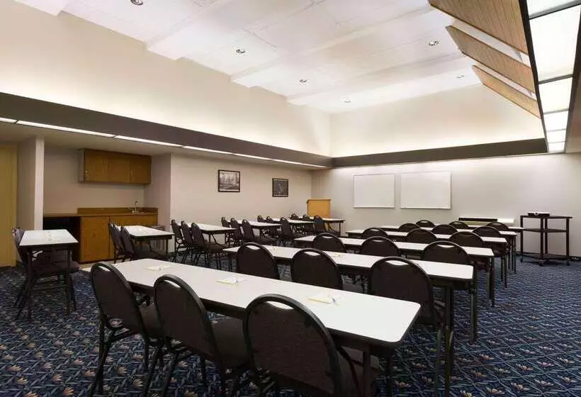 Days Hotel By Wyndham University Ave Se