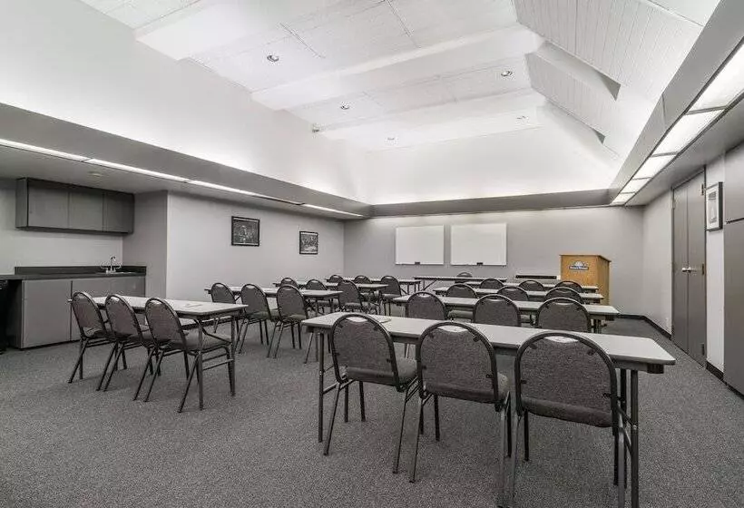 Days Hotel By Wyndham University Ave Se