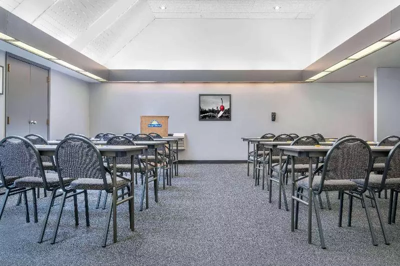 Days Hotel By Wyndham University Ave Se