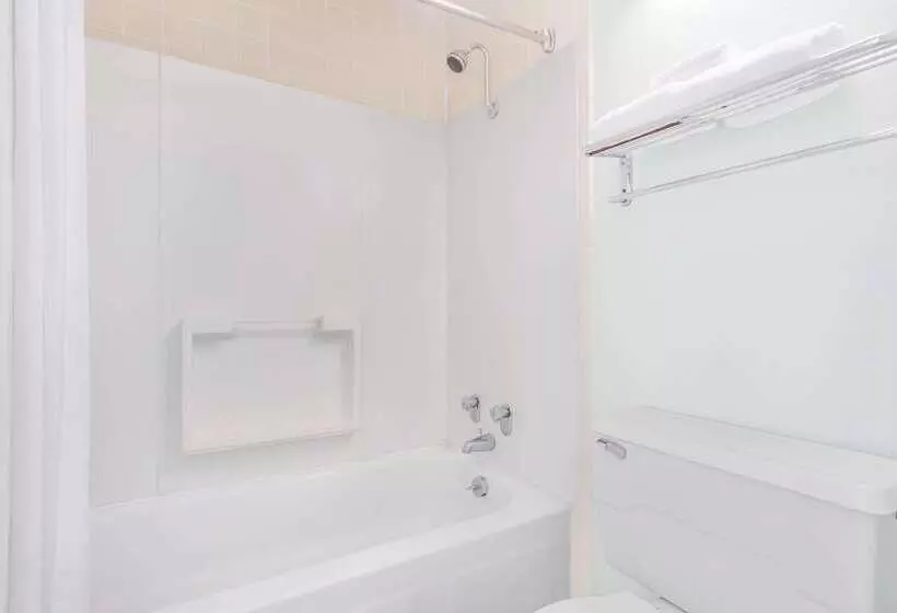 Отель Days Inn By Wyndham Lavonia