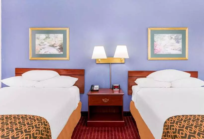 Отель Days Inn By Wyndham Lavonia