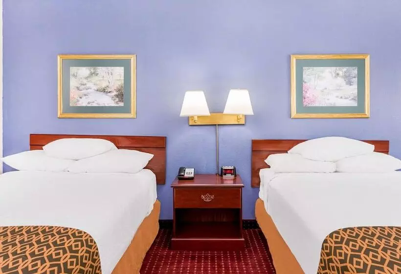 Отель Days Inn By Wyndham Lavonia