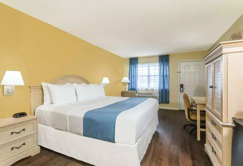 Отель Days Inn By Wyndham Madison