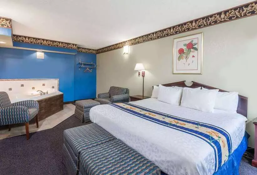 בית מלון כפרי Days Inn & Suites By Wyndham Youngstown / Girard Ohio