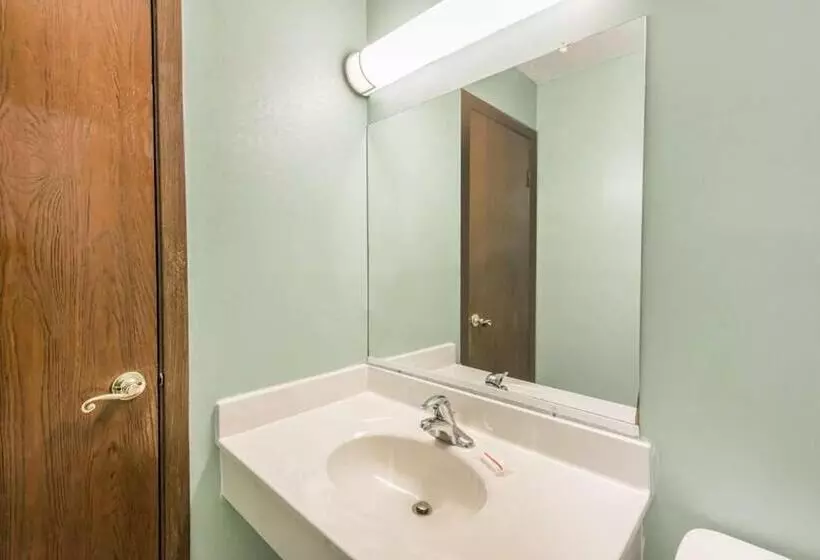 בית מלון כפרי Days Inn & Suites By Wyndham Youngstown / Girard Ohio