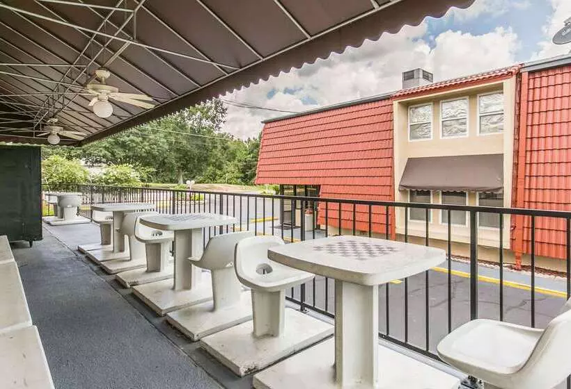 هتل Econo Lodge North