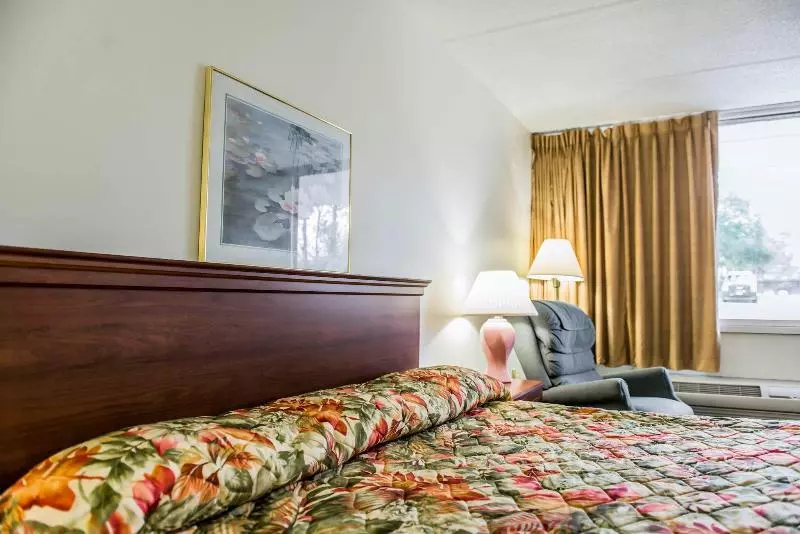 هتل Econo Lodge North