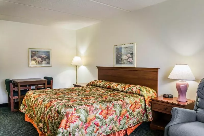 هتل Econo Lodge North