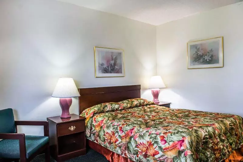 هتل Econo Lodge North