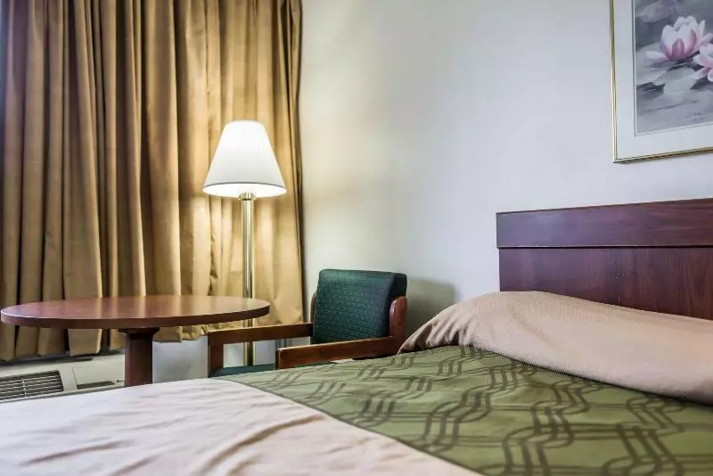 هتل Econo Lodge North