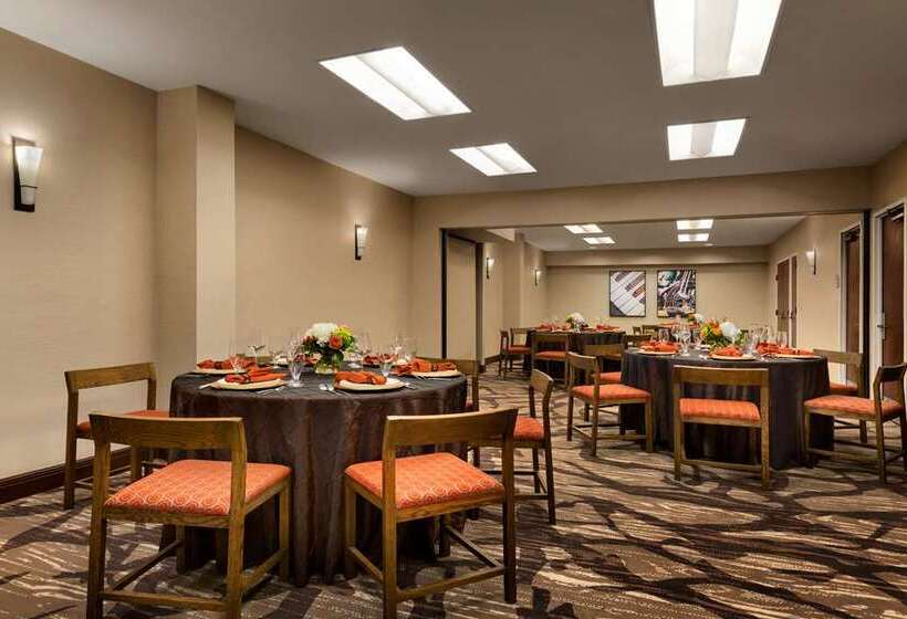 هتل Embassy Suites By Hilton Austin Downtown South Congress