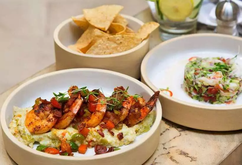 Hotel Embassy Suites By Hilton Austin Downtown South Congress