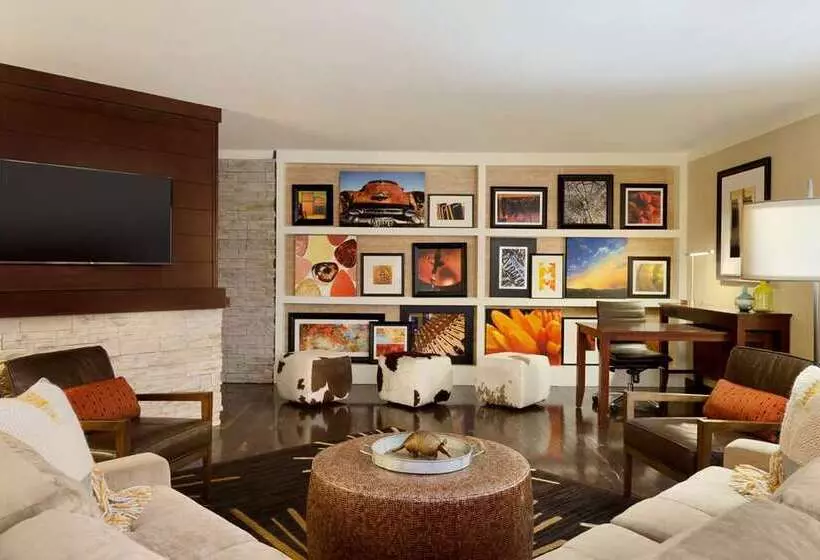 Hotel Embassy Suites By Hilton Austin Downtown South Congress