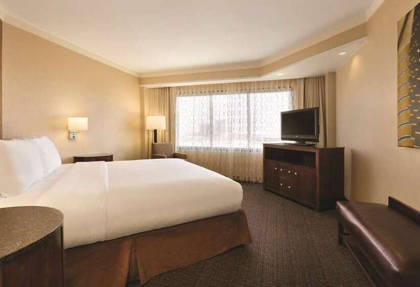 هتل Embassy Suites By Hilton Austin Downtown South Congress