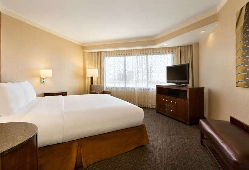 هتل Embassy Suites By Hilton Austin Downtown South Congress