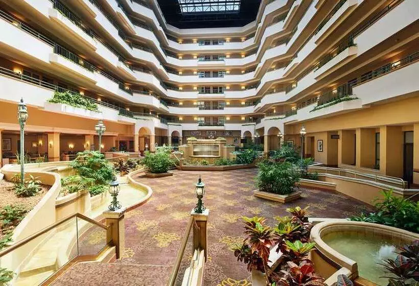 ホテル Embassy Suites By Hilton Greensboro Airport
