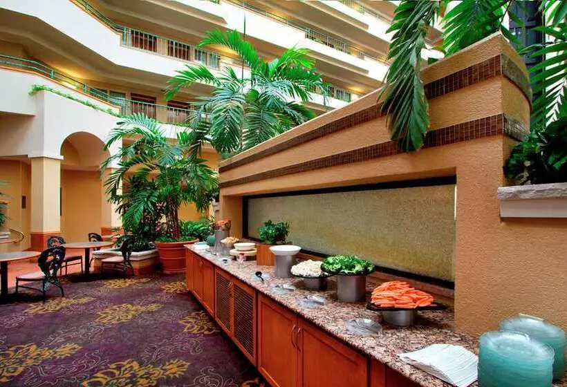 ホテル Embassy Suites By Hilton Greensboro Airport