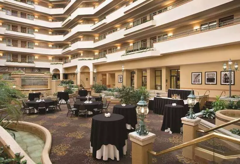 ホテル Embassy Suites By Hilton Greensboro Airport