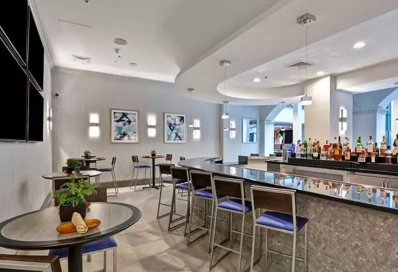 בית מלון כפרי Embassy Suites By Hilton Miami International Airport