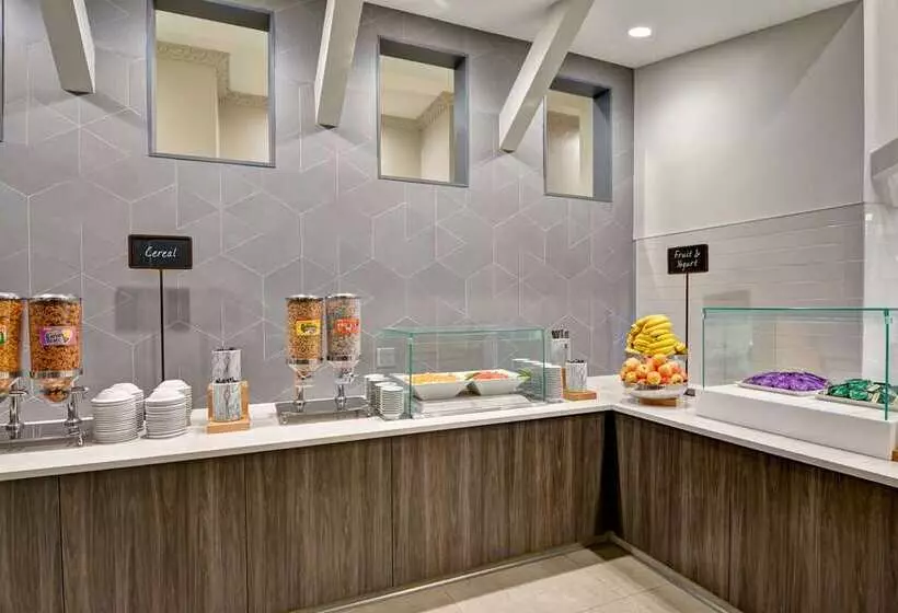 בית מלון כפרי Embassy Suites By Hilton Miami International Airport