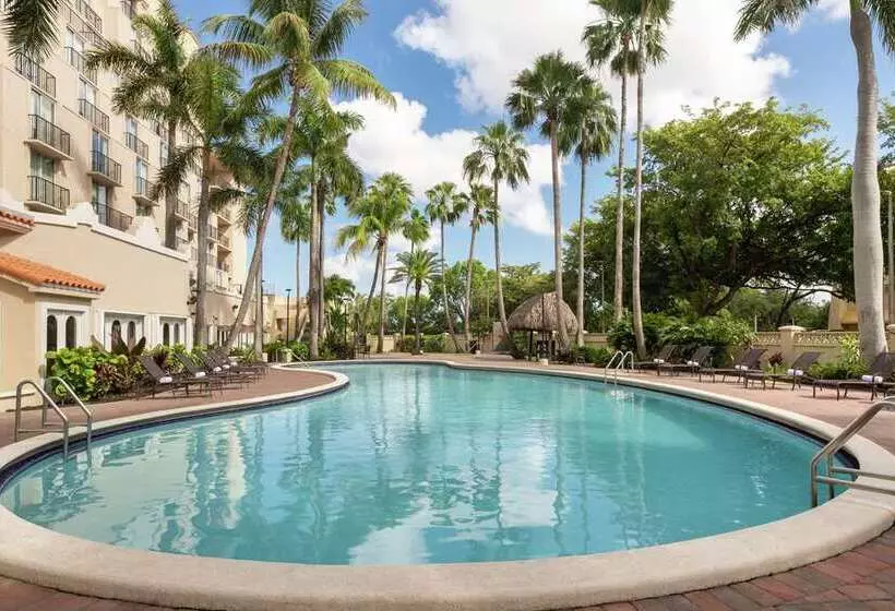 בית מלון כפרי Embassy Suites By Hilton Miami International Airport