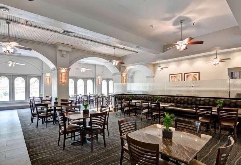 هتل Embassy Suites By Hilton Miami International Airport