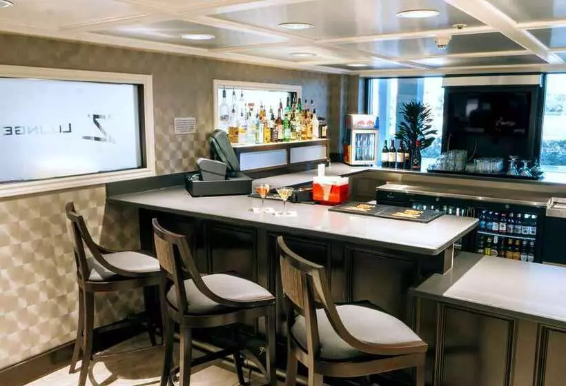 فندق Embassy Suites Corpus Christi