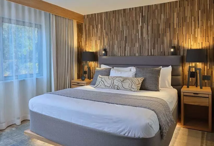 Отель Embassy Suites By Hilton Napa Valley