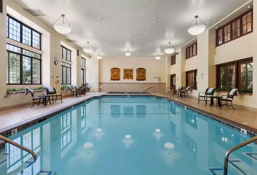 Отель Embassy Suites By Hilton Napa Valley