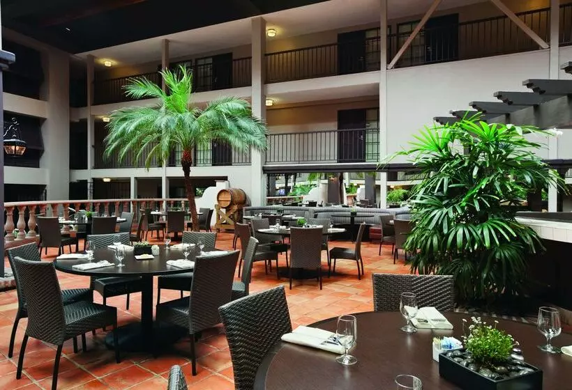 Отель Embassy Suites By Hilton Napa Valley