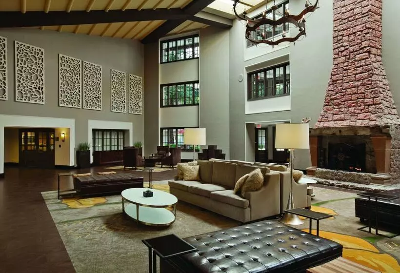 Отель Embassy Suites By Hilton Napa Valley