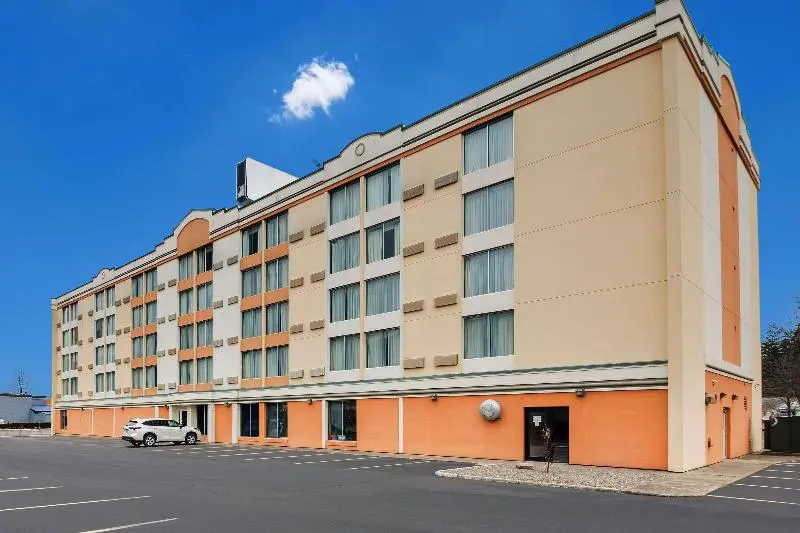 ホテル Finger Lakes Inn & Suites