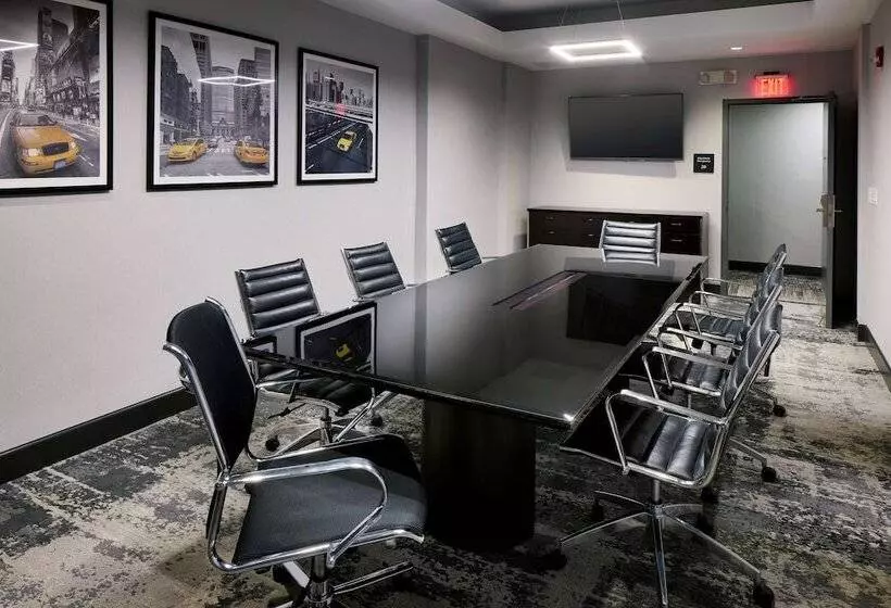 Szálloda Hampton Inn Newark Airport