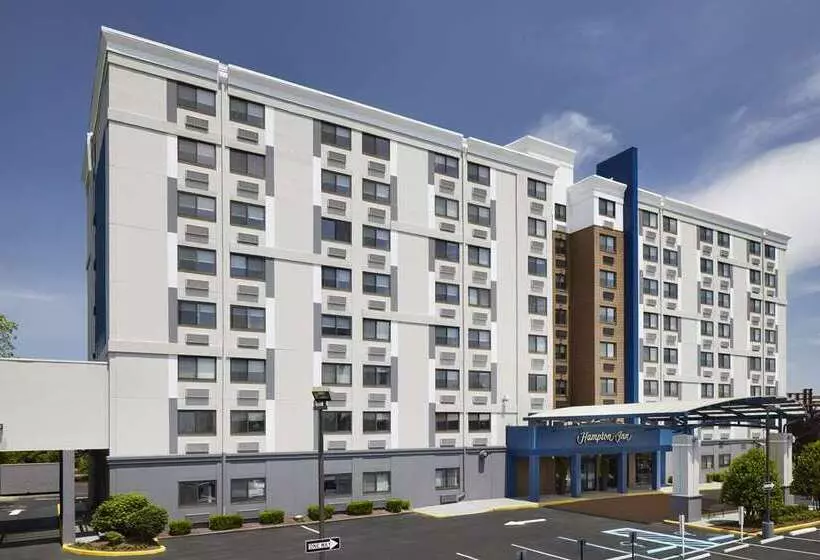 Szálloda Hampton Inn Newark Airport