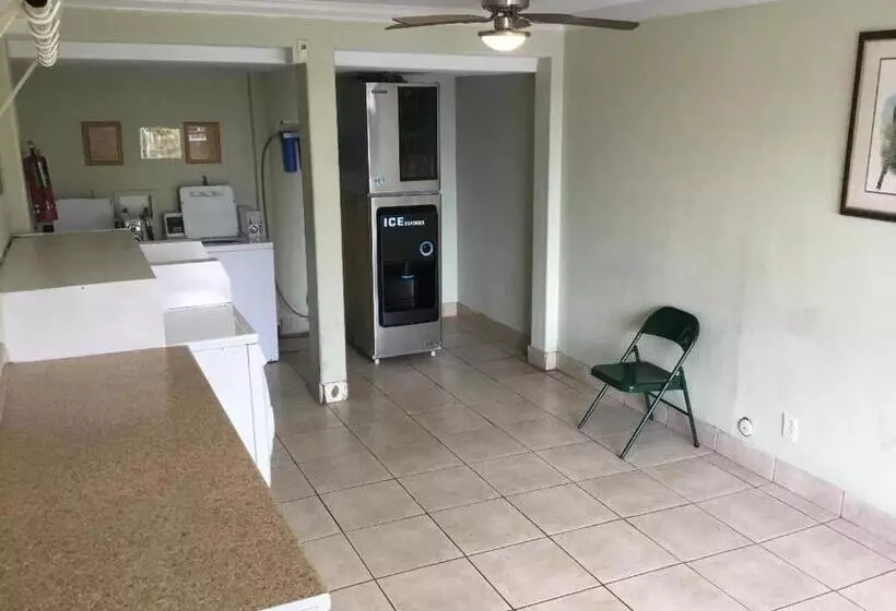 هتل Houston Inn And Suites