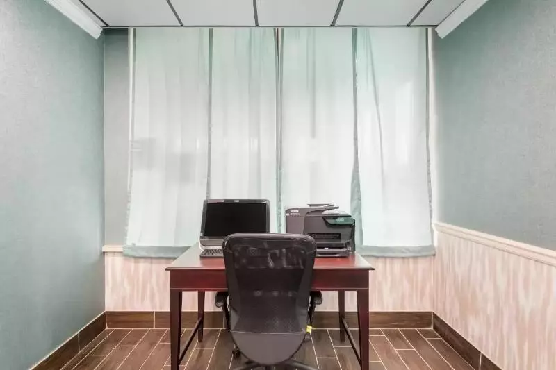 فندق Finger Lakes Inn & Suites