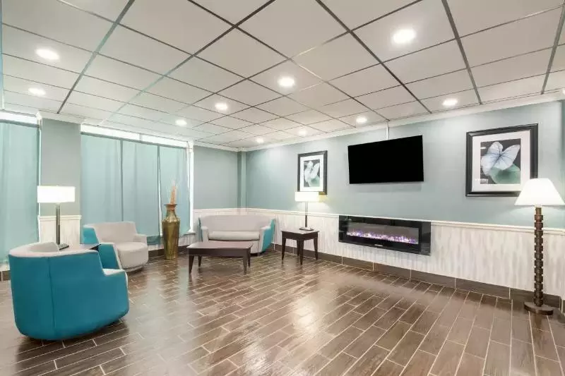 فندق Finger Lakes Inn & Suites